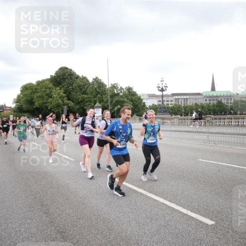 29.06.2025 - hella hamburg halbmarathon Jannik Wohlers http://msf.ph/oto/8157565 29.06.2025 10:54:15 Lombardsbrücke 1198, 2084, 2244, 2532, 2566, 2586, 2632, 3761, 3795, 4971, 5185, 5216, 5500, 5882, 5993, 6023, 6279, 6982, 7986, 8012, 8186, 9521, 10331, 10471, 11033, 11226, 11287, 11567, 11569, 12268, 12270, 12930, 13257, 13272, 13283, 13693, 13733, 13826, 14409, 15029, 15174, 15271, 15553, 15627, 15628, 15674, 15687, 15731, 16019, 16443, 16683, 17394, 18168, 19111 meine-sportfotos.de