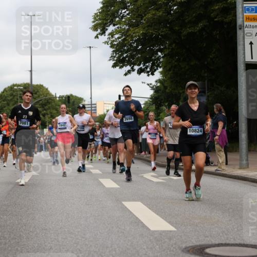 29.06.2025 - hella hamburg halbmarathon Yannick Fuchs http://msf.ph/oto/8157566 29.06.2025 10:58:48 20KM 1062, 1186, 1229, 1842, 2136, 2298, 2463, 2698, 3572, 3663, 3746, 5354, 5365, 6907, 6908, 7081, 7271, 8405, 9986, 10067, 10402, 10824, 10962, 11556, 12426, 12475, 12781, 12843, 13210, 14022, 14465, 15009, 16344, 16367, 16455, 16605, 16770, 16911, 17140, 17763, 17895, 18196, 18520, 18575, 18577, 18707, 18768 meine-sportfotos.de