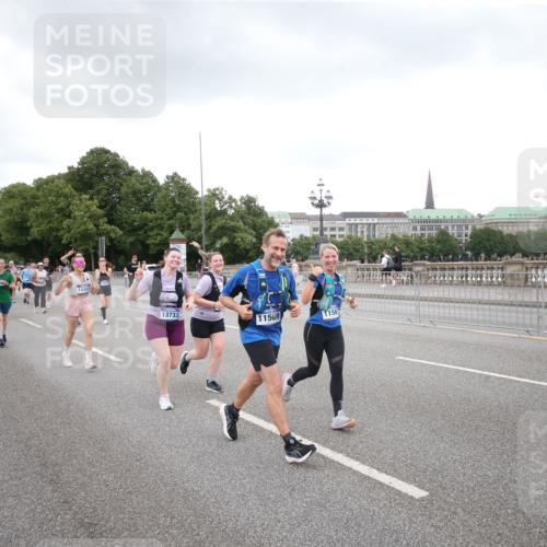 29.06.2025 - hella hamburg halbmarathon Jannik Wohlers http://msf.ph/oto/8157590 29.06.2025 10:54:15 Lombardsbrücke 1198, 2084, 2244, 2532, 2566, 2586, 2632, 3761, 3795, 4971, 5185, 5216, 5500, 5882, 5993, 6023, 6279, 6982, 7986, 8012, 8186, 9521, 10331, 10471, 11033, 11226, 11287, 11567, 11569, 12268, 12270, 12930, 13257, 13272, 13283, 13693, 13733, 13826, 14409, 15029, 15174, 15271, 15553, 15627, 15628, 15674, 15687, 15731, 16019, 16443, 16683, 17394, 18168, 19111 meine-sportfotos.de