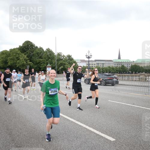 29.06.2025 - hella hamburg halbmarathon Jannik Wohlers http://msf.ph/oto/8157628 29.06.2025 10:54:18 Lombardsbrücke 1198, 2084, 2244, 2566, 2586, 2632, 5185, 5216, 5500, 5882, 5993, 6279, 6982, 7986, 8012, 8186, 9521, 10331, 10471, 11033, 11226, 11287, 11567, 11569, 12240, 12268, 12270, 12930, 13257, 13272, 13283, 13693, 13733, 13826, 13944, 13945, 14409, 15029, 15174, 15271, 15553, 15687, 15731, 16019, 16443, 16683, 17394, 18168, 19111 meine-sportfotos.de
