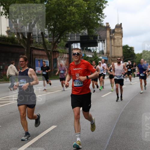 29.06.2025 - hella hamburg halbmarathon Yannick Fuchs http://msf.ph/oto/8157659 29.06.2025 10:38:29 20KM 1220, 1415, 1558, 2365, 2402, 2816, 3021, 3907, 4310, 4425, 4981, 4999, 5231, 5275, 5476, 5624, 5692, 6490, 6705, 6903, 6991, 7005, 7191, 8063, 8145, 8218, 8722, 8900, 9081, 9159, 9374, 9444, 9633, 10193, 10669, 10930, 11153, 11346, 11469, 12554, 12966, 13421, 13996, 14798, 14861, 15225, 15233, 15280, 15512, 15862, 16062, 16224, 16301, 16316, 16547, 16549, 16893, 17251, 17376, 17729, 17748, 17912, 18942 meine-sportfotos.de