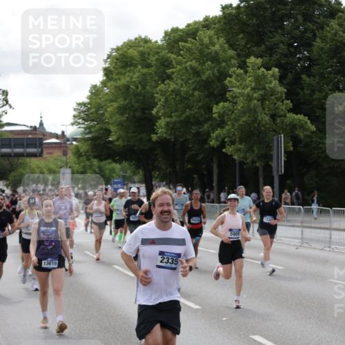 29.06.2025 - hella hamburg halbmarathon Jannik Wohlers http://msf.ph/oto/8157709 29.06.2025 10:17:55 Lombardsbrücke 1554, 1982, 2087, 2335, 2634, 3125, 3321, 3482, 4123, 4710, 4738, 4804, 5909, 6270, 6332, 7160, 8067, 9222, 9834, 9844, 10659, 10687, 10908, 10946, 11949, 12274, 12498, 12939, 13341, 13370, 13619, 13933, 14320, 14770, 15183, 15343, 15393, 16109, 16209, 16828, 16829, 16833, 17283, 17876, 18145, 18677, 18697, 18807, 18825 meine-sportfotos.de