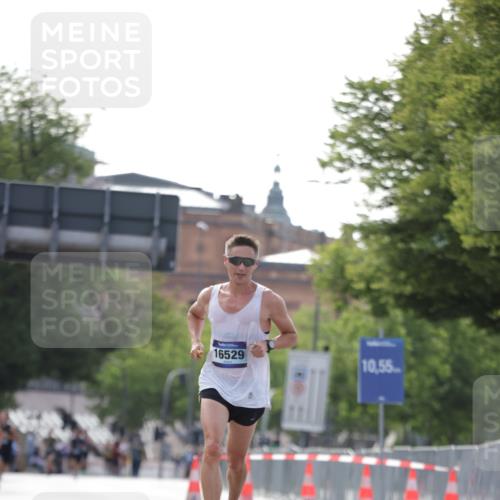 29.06.2025 - hella hamburg halbmarathon Jannik Wohlers http://msf.ph/oto/8157717 29.06.2025 09:38:35 Lombardsbrücke 16529 meine-sportfotos.de