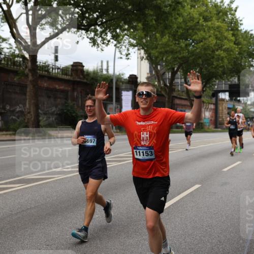 29.06.2025 - hella hamburg halbmarathon Yannick Fuchs http://msf.ph/oto/8157720 29.06.2025 10:38:30 20KM 1220, 1415, 1558, 1902, 2365, 2402, 2816, 3004, 3021, 3907, 4310, 4425, 4981, 4999, 5231, 5275, 5476, 5624, 5692, 6490, 6705, 6903, 6991, 7005, 7191, 8063, 8145, 8218, 8722, 8900, 9081, 9159, 9374, 9444, 9633, 10193, 10669, 10930, 11153, 11346, 11469, 12554, 12966, 13421, 13996, 14667, 14798, 14861, 15185, 15225, 15233, 15280, 15512, 15862, 16062, 16224, 16301, 16316, 16547, 16549, 16893, 17251, 17376, 17729, 17748, 17912, 18942 meine-sportfotos.de