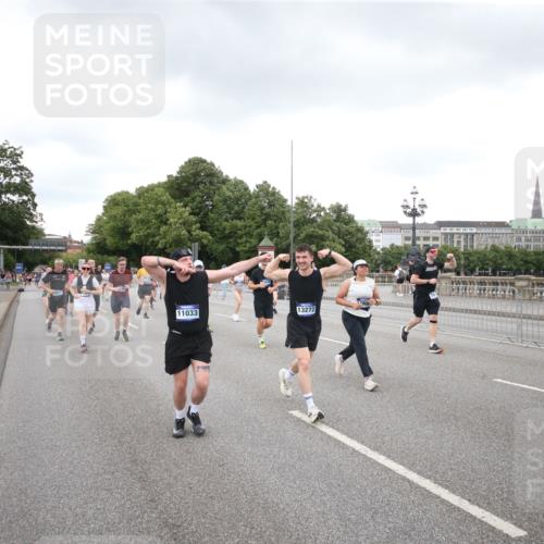 29.06.2025 - hella hamburg halbmarathon Jannik Wohlers http://msf.ph/oto/8157723 29.06.2025 10:54:19 Lombardsbrücke 1198, 2084, 2244, 2566, 2586, 2632, 5185, 5500, 5882, 5993, 6982, 7986, 8012, 8186, 9521, 10331, 10471, 11033, 11226, 11287, 11567, 11569, 12240, 12268, 12270, 12930, 13257, 13272, 13283, 13693, 13733, 13826, 13944, 13945, 14409, 14752, 15029, 15174, 15271, 15553, 15687, 15731, 16019, 16443, 16683, 17394, 18168, 19111 meine-sportfotos.de