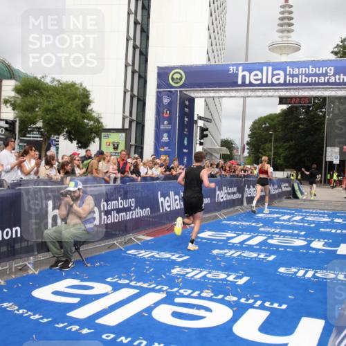 29.06.2025 - hella hamburg halbmarathon Michael Strokosch http://msf.ph/oto/8157726 29.06.2025 10:22:09 Ziel 16068, 17886, 18693 meine-sportfotos.de