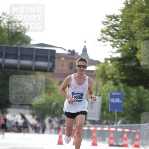 29.06.2025 - hella hamburg halbmarathon Jannik Wohlers http://msf.ph/oto/8157729 29.06.2025 09:38:36 Lombardsbrücke 16529 meine-sportfotos.de