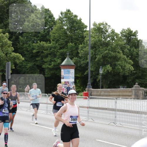 29.06.2025 - hella hamburg halbmarathon Jannik Wohlers http://msf.ph/oto/8157759 29.06.2025 10:17:58 Lombardsbrücke 1234, 1820, 2087, 2335, 2634, 3125, 3321, 3482, 4123, 4710, 4738, 4804, 5909, 6332, 7160, 8067, 8341, 9222, 9586, 9658, 9748, 9834, 10659, 10687, 10908, 12498, 12847, 12939, 13193, 13341, 13370, 13619, 13933, 14320, 14770, 15393, 16109, 16209, 16828, 16833, 17048, 17283, 17876, 18145, 18677, 18697, 18807, 18825 meine-sportfotos.de