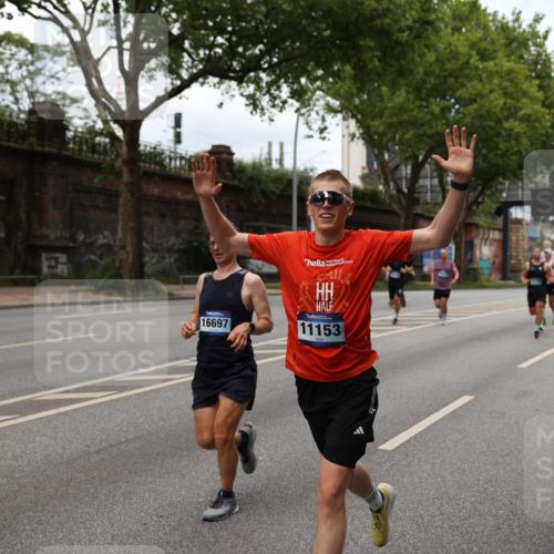 29.06.2025 - hella hamburg halbmarathon Yannick Fuchs http://msf.ph/oto/8157763 29.06.2025 10:38:30 20KM 1220, 1415, 1558, 1902, 2365, 2402, 2816, 3004, 3021, 3907, 4310, 4425, 4981, 4999, 5231, 5275, 5476, 5624, 5692, 6490, 6705, 6903, 6991, 7005, 7191, 8063, 8145, 8218, 8722, 8900, 9081, 9159, 9374, 9444, 9633, 10193, 10669, 10930, 11153, 11346, 11469, 12554, 12966, 13421, 13996, 14667, 14798, 14861, 15185, 15225, 15233, 15280, 15512, 15862, 16062, 16224, 16301, 16316, 16547, 16549, 16893, 17251, 17376, 17729, 17748, 17912, 18942 meine-sportfotos.de