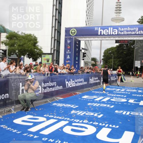 29.06.2025 - hella hamburg halbmarathon Michael Strokosch http://msf.ph/oto/8157768 29.06.2025 10:22:09 Ziel 16068, 17886, 18693 meine-sportfotos.de