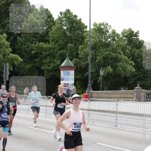 29.06.2025 - hella hamburg halbmarathon Jannik Wohlers http://msf.ph/oto/8157774 29.06.2025 10:17:58 Lombardsbrücke 1234, 1820, 2087, 2335, 2634, 3125, 3321, 3482, 4123, 4710, 4738, 4804, 5909, 6332, 7160, 8067, 8341, 9222, 9586, 9658, 9748, 9834, 10659, 10687, 10908, 12498, 12847, 12939, 13193, 13341, 13370, 13619, 13933, 14320, 14770, 15393, 16109, 16209, 16828, 16833, 17048, 17283, 17876, 18145, 18677, 18697, 18807, 18825 meine-sportfotos.de