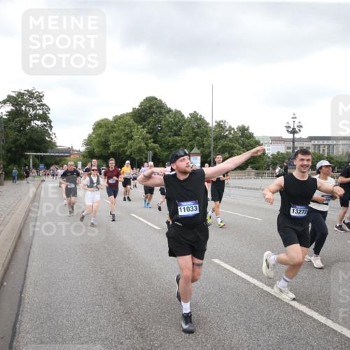 29.06.2025 - hella hamburg halbmarathon Jannik Wohlers http://msf.ph/oto/8157785 29.06.2025 10:54:20 Lombardsbrücke 1198, 2084, 2244, 2566, 2586, 2632, 4191, 4192, 5185, 5500, 5882, 5993, 6982, 7986, 8012, 8186, 9521, 10331, 10471, 11033, 11226, 11287, 11567, 11569, 12240, 12268, 12270, 12930, 13257, 13272, 13283, 13693, 13733, 13826, 13944, 13945, 14409, 14752, 15029, 15174, 15271, 15553, 15687, 15731, 16019, 16443, 16637, 16683, 17394, 18168, 18372, 19111 meine-sportfotos.de
