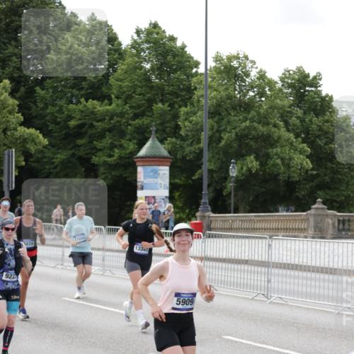 29.06.2025 - hella hamburg halbmarathon Jannik Wohlers http://msf.ph/oto/8157794 29.06.2025 10:17:58 Lombardsbrücke 1234, 1820, 2087, 2335, 2634, 3125, 3321, 3482, 4123, 4710, 4738, 4804, 5909, 6332, 7160, 8067, 8341, 9222, 9586, 9658, 9748, 9834, 10659, 10687, 10908, 12498, 12847, 12939, 13193, 13341, 13370, 13619, 13933, 14320, 14770, 15393, 16109, 16209, 16828, 16833, 17048, 17283, 17876, 18145, 18677, 18697, 18807, 18825 meine-sportfotos.de
