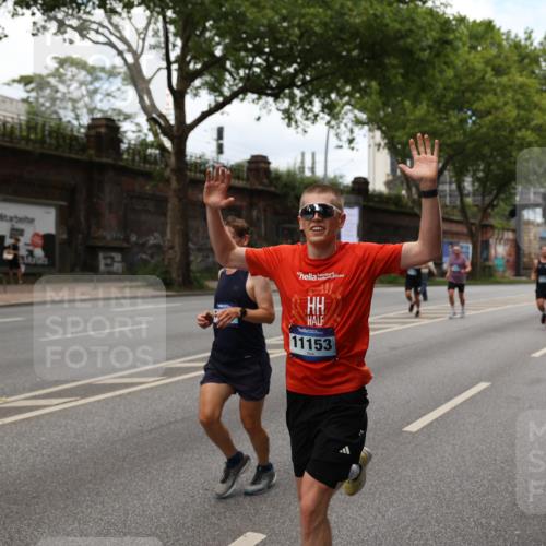 29.06.2025 - hella hamburg halbmarathon Yannick Fuchs http://msf.ph/oto/8157801 29.06.2025 10:38:30 20KM 1220, 1415, 1558, 1902, 2365, 2402, 2816, 3004, 3021, 3907, 4310, 4425, 4981, 4999, 5231, 5275, 5476, 5624, 5692, 6490, 6705, 6903, 6991, 7005, 7191, 8063, 8145, 8218, 8722, 8900, 9081, 9159, 9374, 9444, 9633, 10193, 10669, 10930, 11153, 11346, 11469, 12554, 12966, 13421, 13996, 14667, 14798, 14861, 15185, 15225, 15233, 15280, 15512, 15862, 16062, 16224, 16301, 16316, 16547, 16549, 16893, 17251, 17376, 17729, 17748, 17912, 18942 meine-sportfotos.de