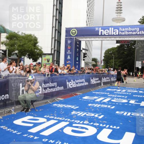 29.06.2025 - hella hamburg halbmarathon Michael Strokosch http://msf.ph/oto/8157807 29.06.2025 10:22:10 Ziel 16068, 17886, 18693 meine-sportfotos.de