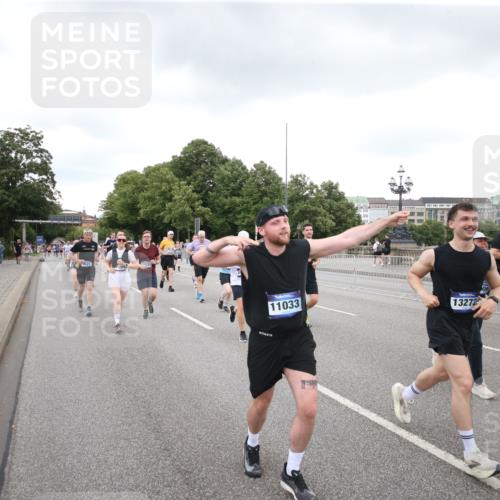 29.06.2025 - hella hamburg halbmarathon Jannik Wohlers http://msf.ph/oto/8157821 29.06.2025 10:54:20 Lombardsbrücke 1198, 2084, 2244, 2566, 2586, 2632, 4191, 4192, 5185, 5500, 5882, 5993, 6982, 7986, 8012, 8186, 9521, 10331, 10471, 11033, 11226, 11287, 11567, 11569, 12240, 12268, 12270, 12930, 13257, 13272, 13283, 13693, 13733, 13826, 13944, 13945, 14409, 14752, 15029, 15174, 15271, 15553, 15687, 15731, 16019, 16443, 16637, 16683, 17394, 18168, 18372, 19111 meine-sportfotos.de