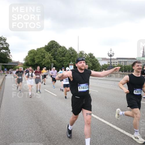 29.06.2025 - hella hamburg halbmarathon Jannik Wohlers http://msf.ph/oto/8157844 29.06.2025 10:54:20 Lombardsbrücke 1198, 2084, 2244, 2566, 2586, 2632, 4191, 4192, 5185, 5500, 5882, 5993, 6982, 7986, 8012, 8186, 9521, 10331, 10471, 11033, 11226, 11287, 11567, 11569, 12240, 12268, 12270, 12930, 13257, 13272, 13283, 13693, 13733, 13826, 13944, 13945, 14409, 14752, 15029, 15174, 15271, 15553, 15687, 15731, 16019, 16443, 16637, 16683, 17394, 18168, 18372, 19111 meine-sportfotos.de