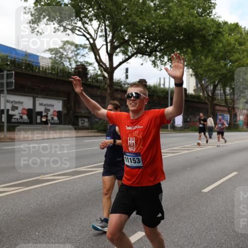29.06.2025 - hella hamburg halbmarathon Yannick Fuchs http://msf.ph/oto/8157851 29.06.2025 10:38:30 20KM 1220, 1415, 1558, 1902, 2365, 2402, 2816, 3004, 3021, 3907, 4310, 4425, 4981, 4999, 5231, 5275, 5476, 5624, 5692, 6490, 6705, 6903, 6991, 7005, 7191, 8063, 8145, 8218, 8722, 8900, 9081, 9159, 9374, 9444, 9633, 10193, 10669, 10930, 11153, 11346, 11469, 12554, 12966, 13421, 13996, 14667, 14798, 14861, 15185, 15225, 15233, 15280, 15512, 15862, 16062, 16224, 16301, 16316, 16547, 16549, 16893, 17251, 17376, 17729, 17748, 17912, 18942 meine-sportfotos.de