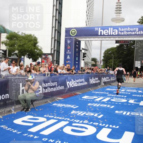 29.06.2025 - hella hamburg halbmarathon Michael Strokosch http://msf.ph/oto/8157859 29.06.2025 10:22:14 Ziel 10650, 18693 meine-sportfotos.de