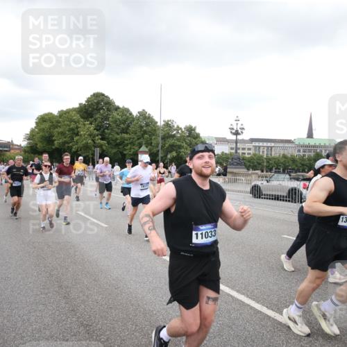 29.06.2025 - hella hamburg halbmarathon Jannik Wohlers http://msf.ph/oto/8157876 29.06.2025 10:54:20 Lombardsbrücke 1198, 2084, 2244, 2566, 2586, 2632, 4191, 4192, 5185, 5500, 5882, 5993, 6982, 7986, 8012, 8186, 9521, 10331, 10471, 11033, 11226, 11287, 11567, 11569, 12240, 12268, 12270, 12930, 13257, 13272, 13283, 13693, 13733, 13826, 13944, 13945, 14409, 14752, 15029, 15174, 15271, 15553, 15687, 15731, 16019, 16443, 16637, 16683, 17394, 18168, 18372, 19111 meine-sportfotos.de
