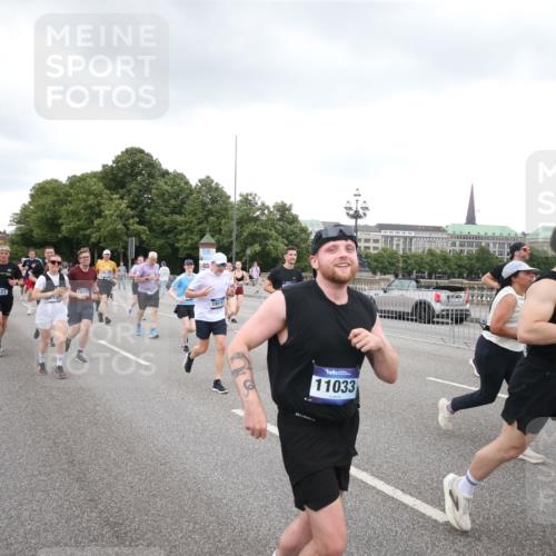 29.06.2025 - hella hamburg halbmarathon Jannik Wohlers http://msf.ph/oto/8157881 29.06.2025 10:54:20 Lombardsbrücke 1198, 2084, 2244, 2566, 2586, 2632, 4191, 4192, 5185, 5500, 5882, 5993, 6982, 7986, 8012, 8186, 9521, 10331, 10471, 11033, 11226, 11287, 11567, 11569, 12240, 12268, 12270, 12930, 13257, 13272, 13283, 13693, 13733, 13826, 13944, 13945, 14409, 14752, 15029, 15174, 15271, 15553, 15687, 15731, 16019, 16443, 16637, 16683, 17394, 18168, 18372, 19111 meine-sportfotos.de