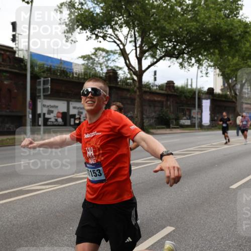 29.06.2025 - hella hamburg halbmarathon Yannick Fuchs http://msf.ph/oto/8157922 29.06.2025 10:38:30 20KM 1220, 1415, 1558, 1902, 2365, 2402, 2816, 3004, 3021, 3907, 4310, 4425, 4981, 4999, 5231, 5275, 5476, 5624, 5692, 6490, 6705, 6903, 6991, 7005, 7191, 8063, 8145, 8218, 8722, 8900, 9081, 9159, 9374, 9444, 9633, 10193, 10669, 10930, 11153, 11346, 11469, 12554, 12966, 13421, 13996, 14667, 14798, 14861, 15185, 15225, 15233, 15280, 15512, 15862, 16062, 16224, 16301, 16316, 16547, 16549, 16893, 17251, 17376, 17729, 17748, 17912, 18942 meine-sportfotos.de