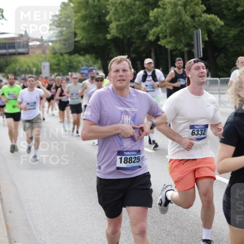 29.06.2025 - hella hamburg halbmarathon Jannik Wohlers http://msf.ph/oto/8157925 29.06.2025 10:18:02 Lombardsbrücke 1234, 1820, 2087, 2335, 2703, 3202, 3321, 3482, 4123, 4383, 4710, 4738, 5909, 6332, 6533, 7160, 7454, 8341, 9222, 9586, 9658, 9748, 9834, 10172, 10659, 10687, 12541, 12548, 12552, 12703, 12847, 13193, 13341, 13370, 13933, 14023, 14332, 14770, 15393, 15436, 16209, 16451, 16828, 16833, 17048, 17283, 17876, 18145, 18677, 18697, 18807, 18825 meine-sportfotos.de