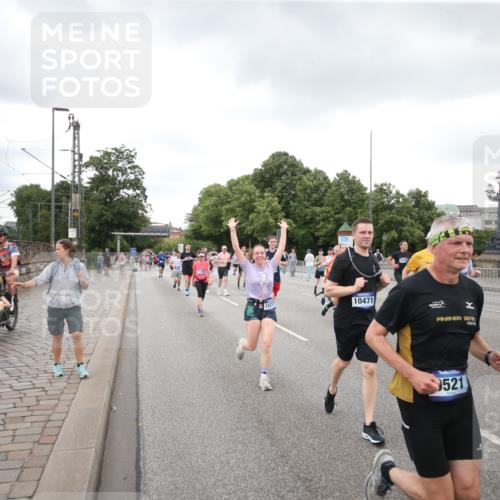 29.06.2025 - hella hamburg halbmarathon Jannik Wohlers http://msf.ph/oto/8157956 29.06.2025 10:54:23 Lombardsbrücke 1198, 2084, 2566, 2586, 2632, 3002, 4191, 4192, 5392, 5500, 5727, 5882, 6839, 6982, 8012, 8186, 9521, 9596, 10331, 10471, 11033, 11226, 11287, 11567, 11569, 12240, 12268, 12270, 13272, 13283, 13826, 13944, 13945, 14409, 14752, 15029, 15271, 15553, 15687, 16019, 16443, 16637, 18168, 18372, 19111 meine-sportfotos.de