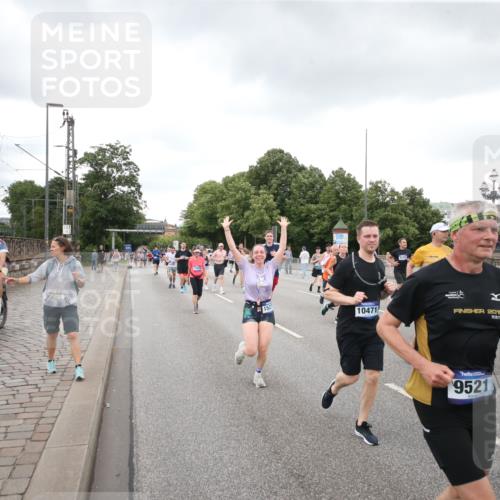 29.06.2025 - hella hamburg halbmarathon Jannik Wohlers http://msf.ph/oto/8157967 29.06.2025 10:54:24 Lombardsbrücke 1198, 2084, 2566, 2586, 2632, 3002, 4191, 4192, 5392, 5500, 5727, 5882, 6839, 6982, 8012, 8186, 9521, 9596, 10331, 10471, 11033, 11226, 11287, 11567, 11569, 12240, 12268, 12270, 13272, 13283, 13826, 13944, 13945, 14409, 14752, 15029, 15271, 15553, 15687, 16019, 16443, 16637, 18168, 18372, 19111 meine-sportfotos.de