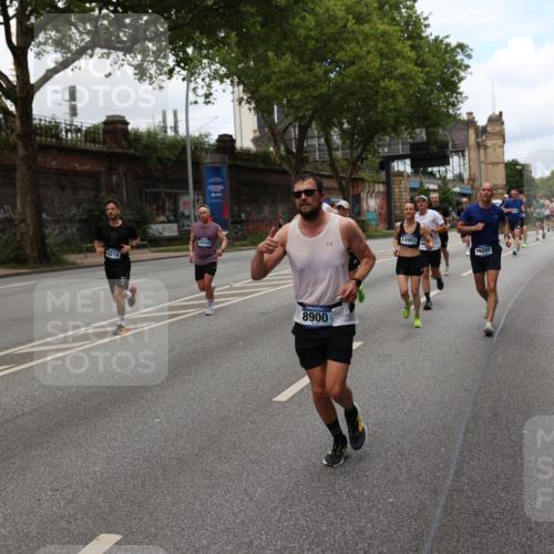 29.06.2025 - hella hamburg halbmarathon Yannick Fuchs http://msf.ph/oto/8157971 29.06.2025 10:38:32 20KM 1220, 1391, 1415, 1558, 1902, 2365, 2402, 2816, 3004, 3021, 3907, 4310, 4425, 4981, 4999, 5231, 5275, 5476, 5624, 6490, 6705, 6903, 6991, 7005, 7191, 7322, 8063, 8145, 8218, 8722, 8900, 9081, 9159, 9374, 9444, 9633, 10193, 10596, 10669, 10930, 11346, 11469, 12554, 12966, 13421, 13996, 14667, 14798, 14861, 15185, 15225, 15233, 15280, 15512, 15862, 16062, 16224, 16301, 16316, 16547, 16549, 16893, 17251, 17376, 17729, 17748, 17912, 18942 meine-sportfotos.de
