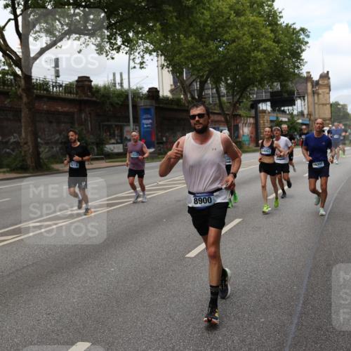 29.06.2025 - hella hamburg halbmarathon Yannick Fuchs http://msf.ph/oto/8158004 29.06.2025 10:38:32 20KM 1220, 1391, 1415, 1558, 1902, 2365, 2402, 2816, 3004, 3021, 3907, 4310, 4425, 4981, 4999, 5231, 5275, 5476, 5624, 6490, 6705, 6903, 6991, 7005, 7191, 7322, 8063, 8145, 8218, 8722, 8900, 9081, 9159, 9374, 9444, 9633, 10193, 10596, 10669, 10930, 11346, 11469, 12554, 12966, 13421, 13996, 14667, 14798, 14861, 15185, 15225, 15233, 15280, 15512, 15862, 16062, 16224, 16301, 16316, 16547, 16549, 16893, 17251, 17376, 17729, 17748, 17912, 18942 meine-sportfotos.de