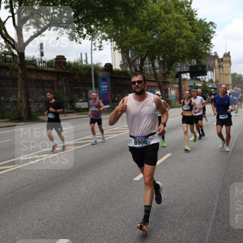 29.06.2025 - hella hamburg halbmarathon Yannick Fuchs http://msf.ph/oto/8158015 29.06.2025 10:38:32 20KM 1220, 1391, 1415, 1558, 1902, 2365, 2402, 2816, 3004, 3021, 3907, 4310, 4425, 4981, 4999, 5231, 5275, 5476, 5624, 6490, 6705, 6903, 6991, 7005, 7191, 7322, 8063, 8145, 8218, 8722, 8900, 9081, 9159, 9374, 9444, 9633, 10193, 10596, 10669, 10930, 11346, 11469, 12554, 12966, 13421, 13996, 14667, 14798, 14861, 15185, 15225, 15233, 15280, 15512, 15862, 16062, 16224, 16301, 16316, 16547, 16549, 16893, 17251, 17376, 17729, 17748, 17912, 18942 meine-sportfotos.de