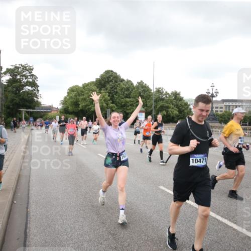29.06.2025 - hella hamburg halbmarathon Jannik Wohlers http://msf.ph/oto/8158032 29.06.2025 10:54:24 Lombardsbrücke 1198, 2084, 2566, 2586, 2632, 3002, 4191, 4192, 5392, 5500, 5727, 5882, 6839, 6982, 8012, 8186, 9521, 9596, 10331, 10471, 11033, 11226, 11287, 11567, 11569, 12240, 12268, 12270, 13272, 13283, 13826, 13944, 13945, 14409, 14752, 15029, 15271, 15553, 15687, 16019, 16443, 16637, 18168, 18372, 19111 meine-sportfotos.de