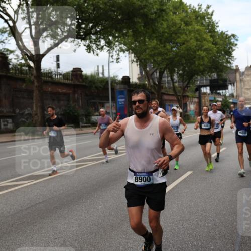 29.06.2025 - hella hamburg halbmarathon Yannick Fuchs http://msf.ph/oto/8158081 29.06.2025 10:38:32 20KM 1220, 1391, 1415, 1558, 1902, 2365, 2402, 2816, 3004, 3021, 3907, 4310, 4425, 4981, 4999, 5231, 5275, 5476, 5624, 6490, 6705, 6903, 6991, 7005, 7191, 7322, 8063, 8145, 8218, 8722, 8900, 9081, 9159, 9374, 9444, 9633, 10193, 10596, 10669, 10930, 11346, 11469, 12554, 12966, 13421, 13996, 14667, 14798, 14861, 15185, 15225, 15233, 15280, 15512, 15862, 16062, 16224, 16301, 16316, 16547, 16549, 16893, 17251, 17376, 17729, 17748, 17912, 18942 meine-sportfotos.de