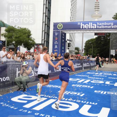 29.06.2025 - hella hamburg halbmarathon Michael Strokosch http://msf.ph/oto/8158091 29.06.2025 10:23:30 Ziel 35, 52, 9385, 17771, 19078 meine-sportfotos.de