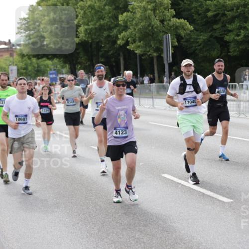 29.06.2025 - hella hamburg halbmarathon Jannik Wohlers http://msf.ph/oto/8158104 29.06.2025 10:18:03 Lombardsbrücke 1234, 1820, 2335, 2703, 3202, 3321, 3482, 4123, 4383, 4710, 4738, 5909, 6332, 6533, 7160, 7454, 8341, 9222, 9505, 9586, 9658, 9748, 9834, 10172, 10659, 10687, 12541, 12548, 12552, 12703, 12847, 13193, 13341, 13370, 13933, 14023, 14332, 14770, 15393, 15436, 16209, 16451, 16828, 16833, 17048, 17283, 17876, 18145, 18677, 18697, 18807, 18825 meine-sportfotos.de