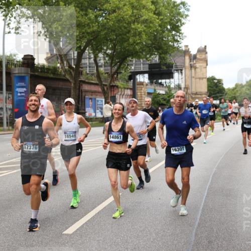 29.06.2025 - hella hamburg halbmarathon Yannick Fuchs http://msf.ph/oto/8158109 29.06.2025 10:38:33 20KM 1220, 1391, 1415, 1558, 1902, 2365, 2402, 2816, 3004, 3021, 3907, 4310, 4425, 4981, 4991, 4999, 5231, 5275, 5476, 5624, 5884, 6490, 6705, 6903, 6991, 7005, 7191, 7322, 8063, 8145, 8218, 8722, 8900, 9081, 9159, 9374, 9444, 9633, 10193, 10596, 10669, 10930, 11346, 11469, 12554, 12966, 13421, 13996, 14667, 14798, 14861, 15185, 15225, 15233, 15280, 15512, 15862, 16062, 16224, 16301, 16316, 16506, 16547, 16549, 16893, 17251, 17376, 17729, 17748, 17912, 18942 meine-sportfotos.de