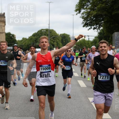 29.06.2025 - hella hamburg halbmarathon Yannick Fuchs http://msf.ph/oto/8158111 29.06.2025 10:58:54 20KM 1062, 1186, 1229, 1842, 2136, 2698, 3572, 3663, 3746, 4945, 5354, 5365, 6907, 6908, 7081, 7271, 7717, 8405, 9986, 10067, 10402, 10824, 10962, 11556, 12177, 12211, 12212, 12475, 12781, 12843, 13210, 13793, 14022, 14465, 15009, 16344, 16367, 16605, 16770, 16911, 17140, 17763, 17895, 18196, 18520, 18575, 18577, 18707, 18768 meine-sportfotos.de