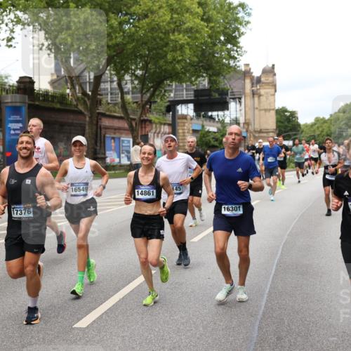 29.06.2025 - hella hamburg halbmarathon Yannick Fuchs http://msf.ph/oto/8158118 29.06.2025 10:38:33 20KM 1220, 1391, 1415, 1558, 1902, 2365, 2402, 2816, 3004, 3021, 3907, 4310, 4425, 4981, 4991, 4999, 5231, 5275, 5476, 5624, 5884, 6490, 6705, 6903, 6991, 7005, 7191, 7322, 8063, 8145, 8218, 8722, 8900, 9081, 9159, 9374, 9444, 9633, 10193, 10596, 10669, 10930, 11346, 11469, 12554, 12966, 13421, 13996, 14667, 14798, 14861, 15185, 15225, 15233, 15280, 15512, 15862, 16062, 16224, 16301, 16316, 16506, 16547, 16549, 16893, 17251, 17376, 17729, 17748, 17912, 18942 meine-sportfotos.de