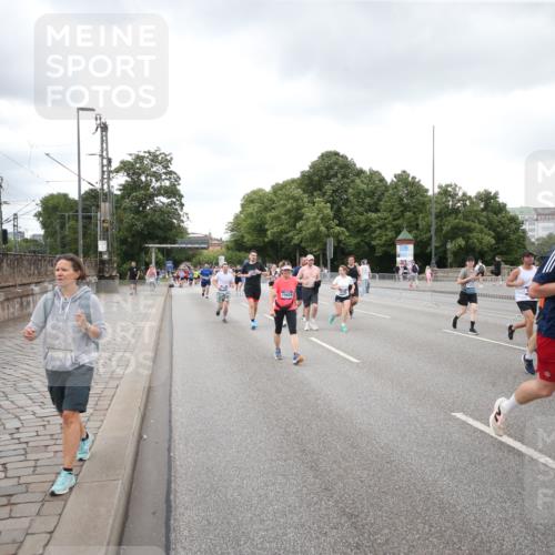 29.06.2025 - hella hamburg halbmarathon Jannik Wohlers http://msf.ph/oto/8158123 29.06.2025 10:54:26 Lombardsbrücke 1198, 2084, 2566, 2632, 3002, 4191, 4192, 5392, 5500, 5727, 5882, 6839, 6982, 8012, 8186, 9521, 9596, 10109, 10331, 10471, 11033, 11226, 11287, 12240, 12268, 12270, 13272, 13283, 13826, 13944, 13945, 13979, 13980, 14752, 15029, 15271, 15553, 15687, 16019, 16443, 16637, 18168, 18372, 19111 meine-sportfotos.de