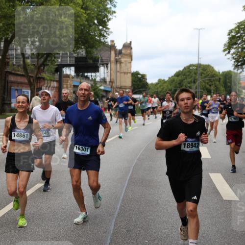 29.06.2025 - hella hamburg halbmarathon Yannick Fuchs http://msf.ph/oto/8158125 29.06.2025 10:38:33 20KM 1220, 1391, 1415, 1558, 1902, 2365, 2402, 2816, 3004, 3021, 3907, 4310, 4425, 4981, 4991, 4999, 5231, 5275, 5476, 5624, 5884, 6490, 6705, 6903, 6991, 7005, 7191, 7322, 8063, 8145, 8218, 8722, 8900, 9081, 9159, 9374, 9444, 9633, 10193, 10596, 10669, 10930, 11346, 11469, 12554, 12966, 13421, 13996, 14667, 14798, 14861, 15185, 15225, 15233, 15280, 15512, 15862, 16062, 16224, 16301, 16316, 16506, 16547, 16549, 16893, 17251, 17376, 17729, 17748, 17912, 18942 meine-sportfotos.de