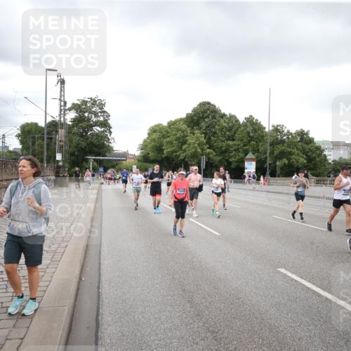 29.06.2025 - hella hamburg halbmarathon Jannik Wohlers http://msf.ph/oto/8158149 29.06.2025 10:54:26 Lombardsbrücke 1198, 2084, 2566, 2632, 3002, 4191, 4192, 5392, 5500, 5727, 5882, 6839, 6982, 8012, 8186, 9521, 9596, 10109, 10331, 10471, 11033, 11226, 11287, 12240, 12268, 12270, 13272, 13283, 13826, 13944, 13945, 13979, 13980, 14752, 15029, 15271, 15553, 15687, 16019, 16443, 16637, 18168, 18372, 19111 meine-sportfotos.de