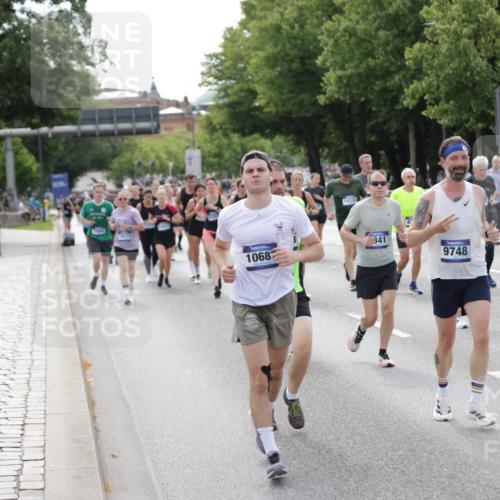 29.06.2025 - hella hamburg halbmarathon Jannik Wohlers http://msf.ph/oto/8158194 29.06.2025 10:18:04 Lombardsbrücke 1234, 1820, 2335, 2703, 3202, 3482, 3529, 4123, 4383, 4710, 4738, 5909, 6332, 6533, 7160, 7454, 8341, 9222, 9505, 9586, 9658, 9748, 9834, 10172, 10659, 10687, 12541, 12548, 12552, 12703, 12847, 13193, 13341, 13370, 13933, 14023, 14332, 14770, 15208, 15393, 15436, 15749, 16209, 16451, 16828, 16833, 17048, 17283, 17876, 18145, 18677, 18697, 18807, 18825 meine-sportfotos.de