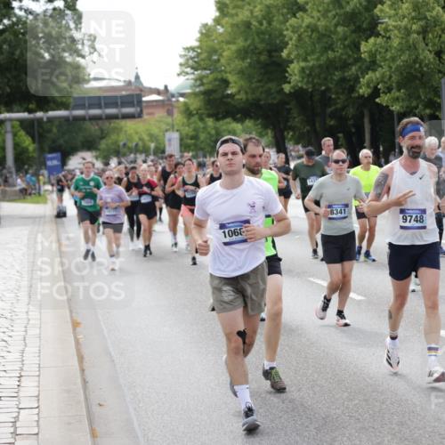 29.06.2025 - hella hamburg halbmarathon Jannik Wohlers http://msf.ph/oto/8158204 29.06.2025 10:18:04 Lombardsbrücke 1234, 1820, 2335, 2703, 3202, 3482, 3529, 4123, 4383, 4710, 4738, 5909, 6332, 6533, 7160, 7454, 8341, 9222, 9505, 9586, 9658, 9748, 9834, 10172, 10659, 10687, 12541, 12548, 12552, 12703, 12847, 13193, 13341, 13370, 13933, 14023, 14332, 14770, 15208, 15393, 15436, 15749, 16209, 16451, 16828, 16833, 17048, 17283, 17876, 18145, 18677, 18697, 18807, 18825 meine-sportfotos.de