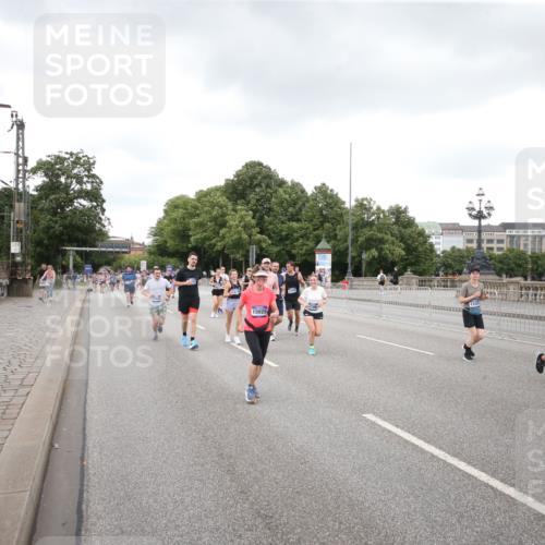29.06.2025 - hella hamburg halbmarathon Jannik Wohlers http://msf.ph/oto/8158222 29.06.2025 10:54:27 Lombardsbrücke 1198, 2084, 2566, 2632, 3002, 4191, 4192, 5392, 5500, 5727, 5882, 6839, 6982, 8012, 8186, 9521, 9596, 10109, 10331, 10471, 10686, 11033, 11226, 11287, 12240, 12268, 12270, 13272, 13283, 13944, 13945, 13979, 13980, 14752, 15029, 15271, 15553, 16019, 16443, 16637, 18168, 18372, 19111 meine-sportfotos.de