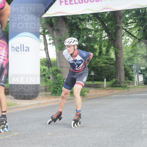 29.06.2025 - hella hamburg halbmarathon KatJ http://msf.ph/oto/8158223 29.06.2025 09:04:24 Zwischen KM18-KM19  meine-sportfotos.de