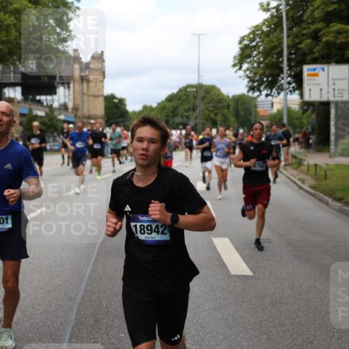 29.06.2025 - hella hamburg halbmarathon Yannick Fuchs http://msf.ph/oto/8158229 29.06.2025 10:38:33 20KM 1220, 1391, 1415, 1558, 1902, 2365, 2402, 2816, 3004, 3021, 3907, 4310, 4425, 4981, 4991, 4999, 5231, 5275, 5476, 5624, 5884, 6490, 6705, 6903, 6991, 7005, 7191, 7322, 8063, 8145, 8218, 8722, 8900, 9081, 9159, 9374, 9444, 9633, 10193, 10596, 10669, 10930, 11346, 11469, 12554, 12966, 13421, 13996, 14667, 14798, 14861, 15185, 15225, 15233, 15280, 15512, 15862, 16062, 16224, 16301, 16316, 16506, 16547, 16549, 16893, 17251, 17376, 17729, 17748, 17912, 18942 meine-sportfotos.de