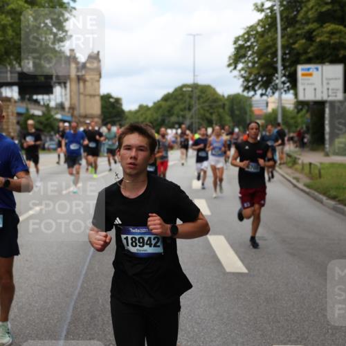 29.06.2025 - hella hamburg halbmarathon Yannick Fuchs http://msf.ph/oto/8158256 29.06.2025 10:38:34 20KM 1220, 1391, 1415, 1558, 1902, 2365, 2402, 2816, 3004, 3021, 3907, 4310, 4425, 4981, 4991, 4999, 5231, 5275, 5476, 5624, 5884, 6490, 6705, 6903, 6991, 7005, 7191, 7322, 8063, 8145, 8218, 8722, 9081, 9159, 9374, 9444, 9633, 10193, 10596, 10669, 10930, 11346, 11469, 12554, 12966, 13421, 13996, 14667, 14798, 14816, 14861, 15185, 15225, 15233, 15280, 15512, 15862, 16062, 16224, 16301, 16316, 16506, 16547, 16549, 16893, 17251, 17376, 17729, 17748, 17912, 18942 meine-sportfotos.de
