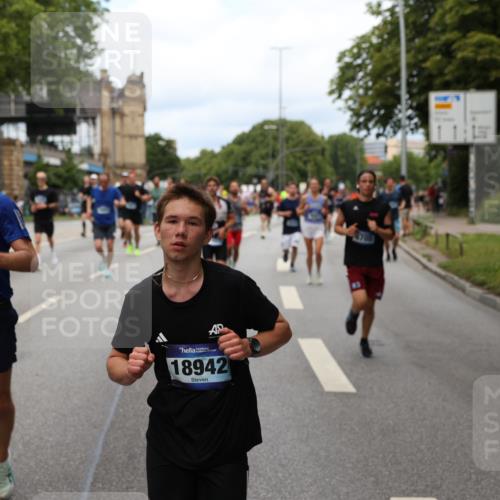 29.06.2025 - hella hamburg halbmarathon Yannick Fuchs http://msf.ph/oto/8158282 29.06.2025 10:38:34 20KM 1220, 1391, 1415, 1558, 1902, 2365, 2402, 2816, 3004, 3021, 3907, 4310, 4425, 4981, 4991, 4999, 5231, 5275, 5476, 5624, 5884, 6490, 6705, 6903, 6991, 7005, 7191, 7322, 8063, 8145, 8218, 8722, 9081, 9159, 9374, 9444, 9633, 10193, 10596, 10669, 10930, 11346, 11469, 12554, 12966, 13421, 13996, 14667, 14798, 14816, 14861, 15185, 15225, 15233, 15280, 15512, 15862, 16062, 16224, 16301, 16316, 16506, 16547, 16549, 16893, 17251, 17376, 17729, 17748, 17912, 18942 meine-sportfotos.de