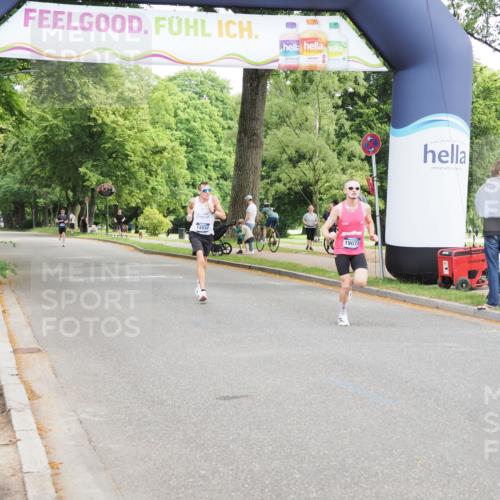 29.06.2025 - hella hamburg halbmarathon MichiJ http://msf.ph/oto/8158287 29.06.2025 10:08:58 Zwischen KM18-KM19 14932, 19072 meine-sportfotos.de